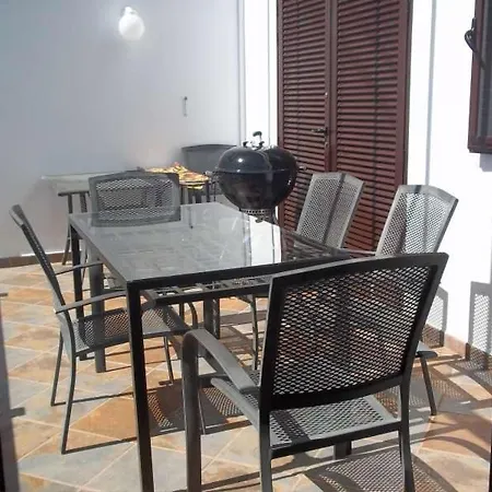 Playa Blanca Sleeps 8 Pool Wifi Villa