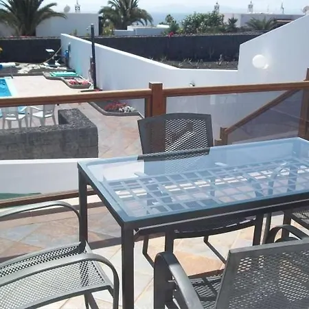 Playa Blanca Sleeps 8 Pool Wifi Villa *