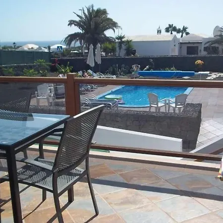 Playa Blanca Sleeps 8 Pool Wifi Villa