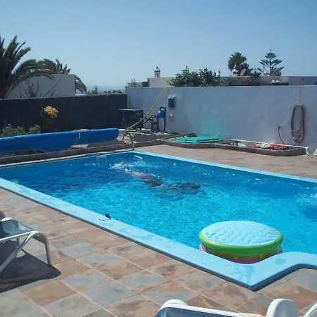 Playa Blanca Sleeps 8 Pool Wifi Villa Playa Blanca (Lanzarote)